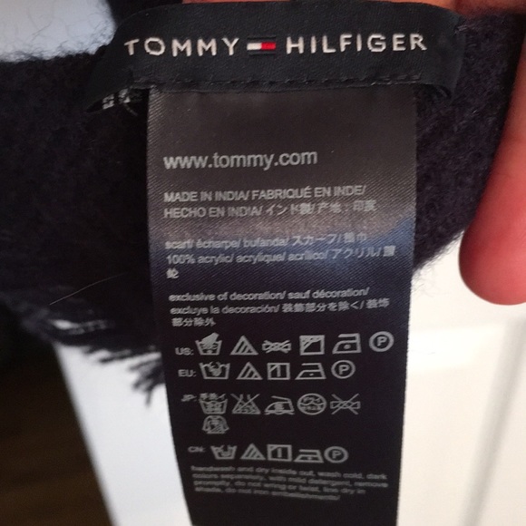 TOMMY HILFIGER PONCHO - Picture 2 of 2